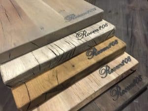 Tafels van Room108 zijn leverbaar in diverse kleuren eiken