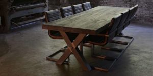 Room108 eiken tafel met metalen X poot