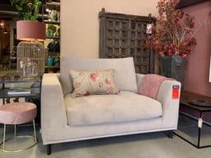 outlet carmen loveseat