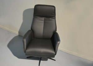 Fauteuil-black-leather.jpg