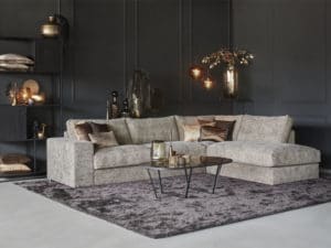 Hoekbank Noëlle Ottoman , interieur met donkere kleuren