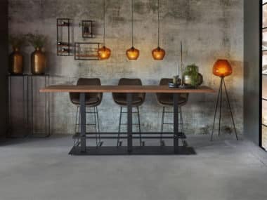 bartafel Big recht 4cm dik met metalen poot en barkrukken