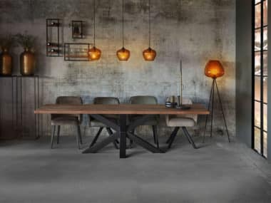 eetkamertafel Big tree 4cm dik met metalen spiderpoot en stoelen