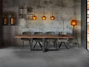 18. Eettafel 280 Cm Boomstam 4 Stoelen Trapeze Poot