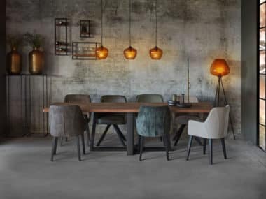 eetkamertafel Big tree 4cm dik met metalen trapezepoot en stoelen