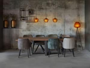 eetkamertafel Big recht 4cm dik met metalen trapezepoot en stoelen