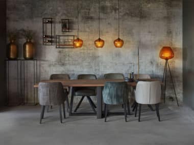 eetkamertafel Big recht 4cm dik met metalen trapezepoot en stoelen