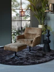 Fauteuil Tommy met een hocker in zachte stof kleur brandy
