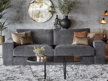 3,5-zits bank Noëlle in grijze ribstof met vloerkleed en sierkussens