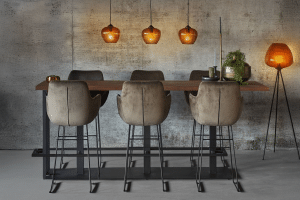 Grijze hoge Barkruk Max (81 cm) met sledepoten aan bartafel