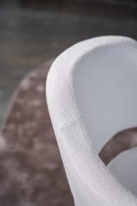 Witte eetkamerstoel met een brons onderstel