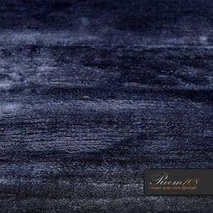 Maatwerktapijt Flow Blauw Navy is er een van onze collectie tapijten. Tapijt Flow Blauw Navy is een prachtige laagpolig tapijt dat geheel op maat te maken is. Het tapijt is een navy blauwe kleur die past in bijvoorbeeld een luxe en chique interieur! Tapijt Flow is perfect voor in de woonkamer of slaapkamer voor een warme sfeer.