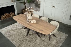 De Deens ovale eettafel Montpellier met Spinpoot koker ovaal van Room108