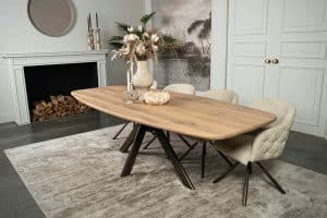 De Deens ovale eettafel Montpellier met Spinpoot koker ovaal van Room108