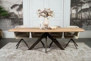 De Deens ovale eettafel Montpellier met Spinpoot koker ovaal van Room108