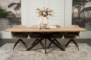De Deens ovale eettafel Montpellier in Smoke van Room108.