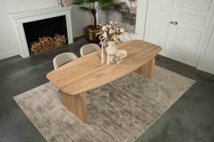 De Deens ovale eettafel Montpellier met ovale houten poot van Room108.