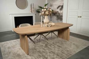 De Deens ovale eettafel Montpellier met ovale houten poot van Room108.