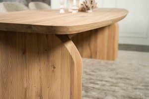 De Deens ovale eettafel Montpellier met ovale houten poot van Room108.