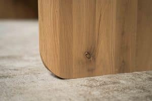 De Deens ovale eettafel Montpellier met ovale houten poot van Room108.