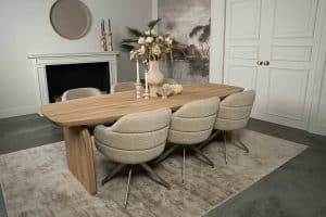 De Deens ovale eettafel Montpellier met ovale houten poot van Room108.