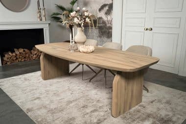 De Deens ovale eettafel Montpellier met ovale houten poot van Room108.