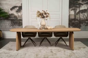 De Deens ovale eettafel Montpellier met ovale houten poot van Room108.