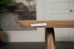 De Deens ovale eettafel Montpellier met ovale houten poot van Room108.