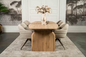 De Deens ovale eettafel Montpellier met ovale houten poot van Room108.