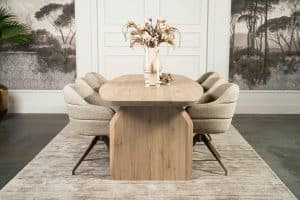 De Deens ovale eettafel Montpellier met ovale houten poot van Room108