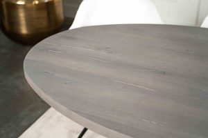 De ovaal rechte eettafel Toulouse met een Hercules poot van Room108.