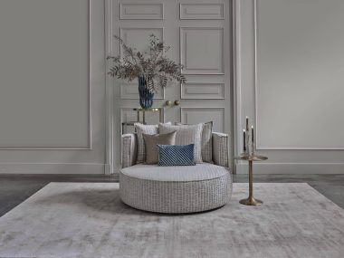 Lichte fauteuil blauw in een specials stof