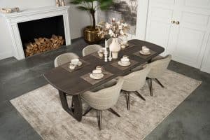 De Deens ovale slanke eettafel Bordeaux met een O-poot van Room108