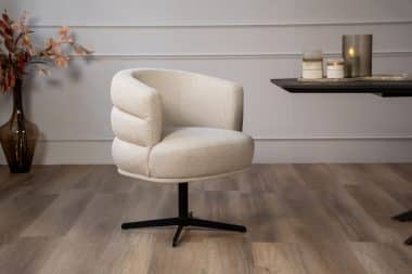 Beige eetkamerstoel met 3 bobbels in rugleuning en een zwarte poot.