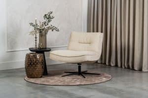 Beige fauteuil van Gusj met zwarte poot