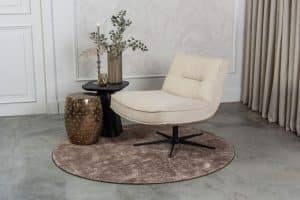 Beige fauteuil van Gusj met zwarte poot