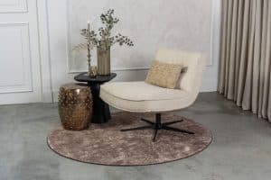 Beige fauteuil van Gusj met zwarte poot