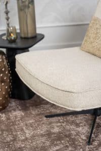 Beige fauteuil van Gusj met zwarte poot
