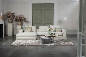 Lichte elementenbank Eva in zachte stof met natural en groene woonaccessoires
