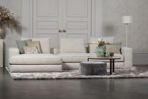 Lichte elementenbank Eva in zachte stof met natural en groene woonaccessoires