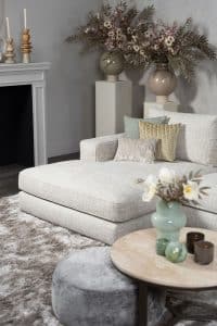 Lichte elementenbank Eva in zachte stof met natural en groene woonaccessoires