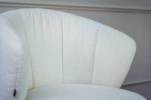 Witte eetkamerstoel met beige poot