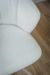 Witte eetkamerstoel met beige poot