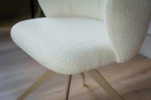 Witte eetkamerstoel met beige poot