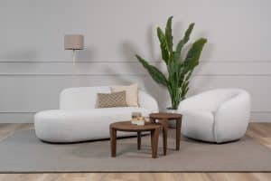 De Lenny Lazy en Lenny Chair als perfecte combi. Een trendy loveseat en fauteuil in een lichtgrijze kleur