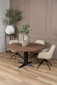 De ronde eettafel Nantes met een Zeus poot van Room108