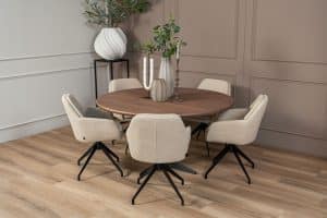 De ronde eettafel Nantes met een Zeus poot van Room108