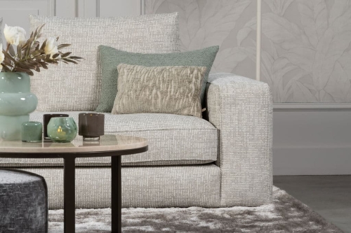 Lichte elementenbank Eva in zachte stof met natural en groene woonaccessoires