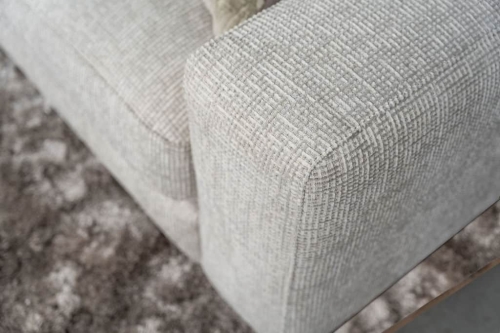 Lichte elementenbank Eva in zachte stof met natural en groene woonaccessoires