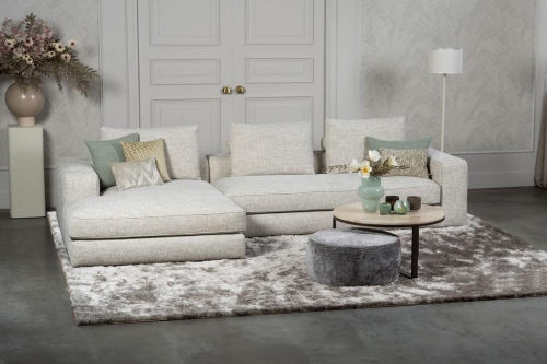 Lichte elementenbank Eva in zachte stof met natural en groene woonaccessoires